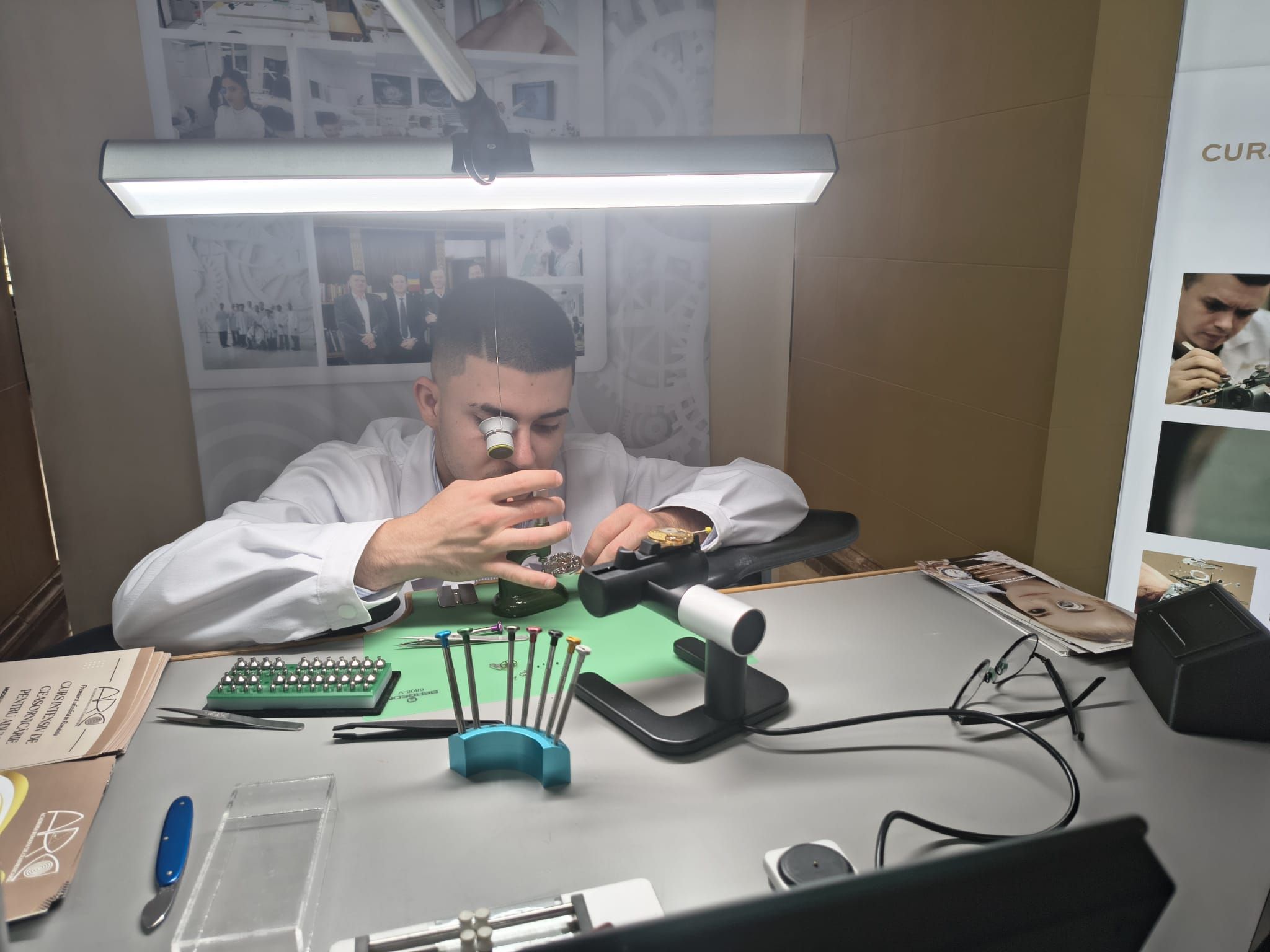 FOTO. Un CEAS, o POVESTE. Orologerie elvețiană la BNR. „Valori care rezistă timpului” marchează 115 ani de relații România-Elveția<br> - Poza 38
