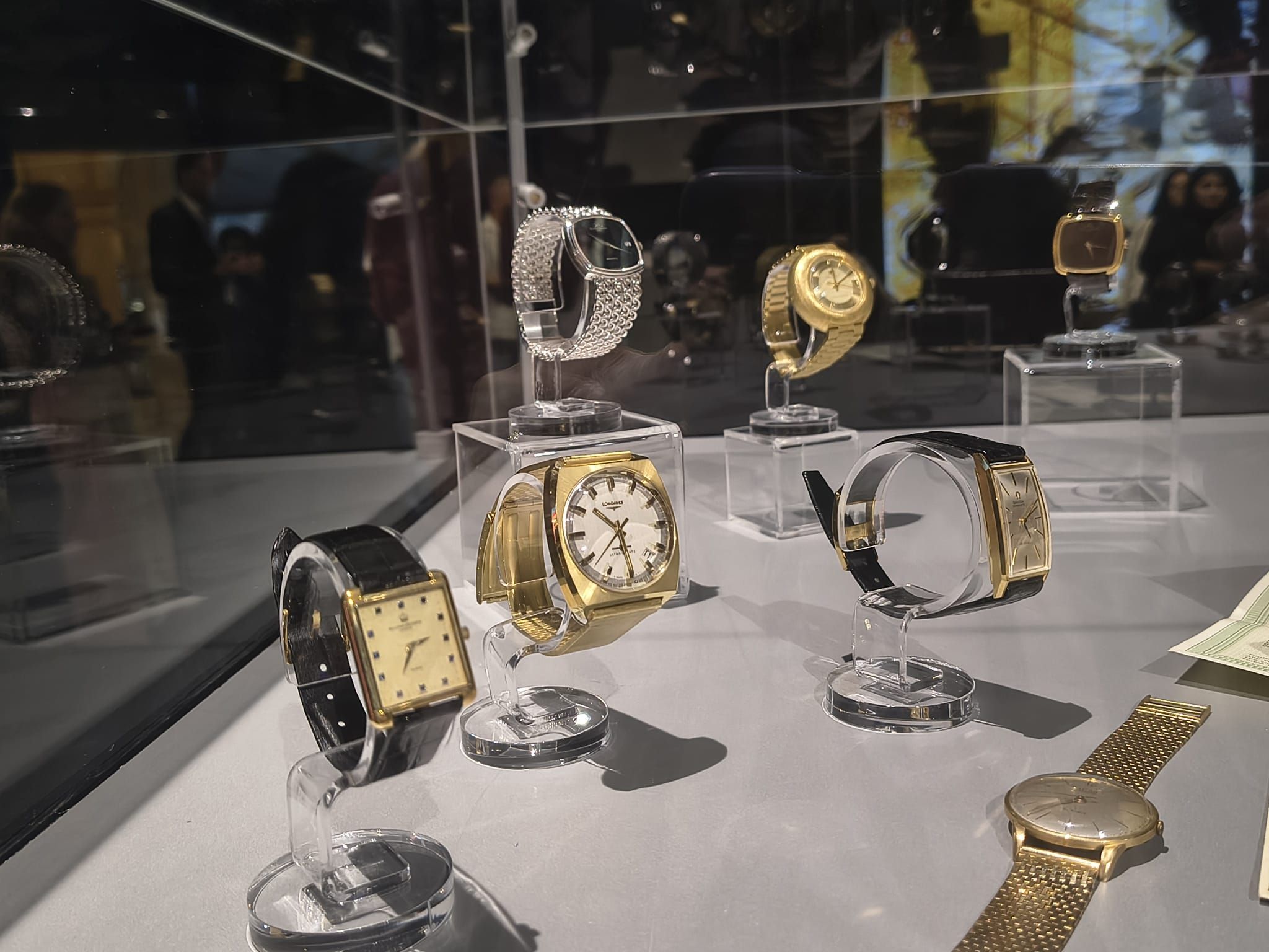 FOTO. Un CEAS, o POVESTE. Orologerie elvețiană la BNR. „Valori care rezistă timpului” marchează 115 ani de relații România-Elveția<br> - Poza 9