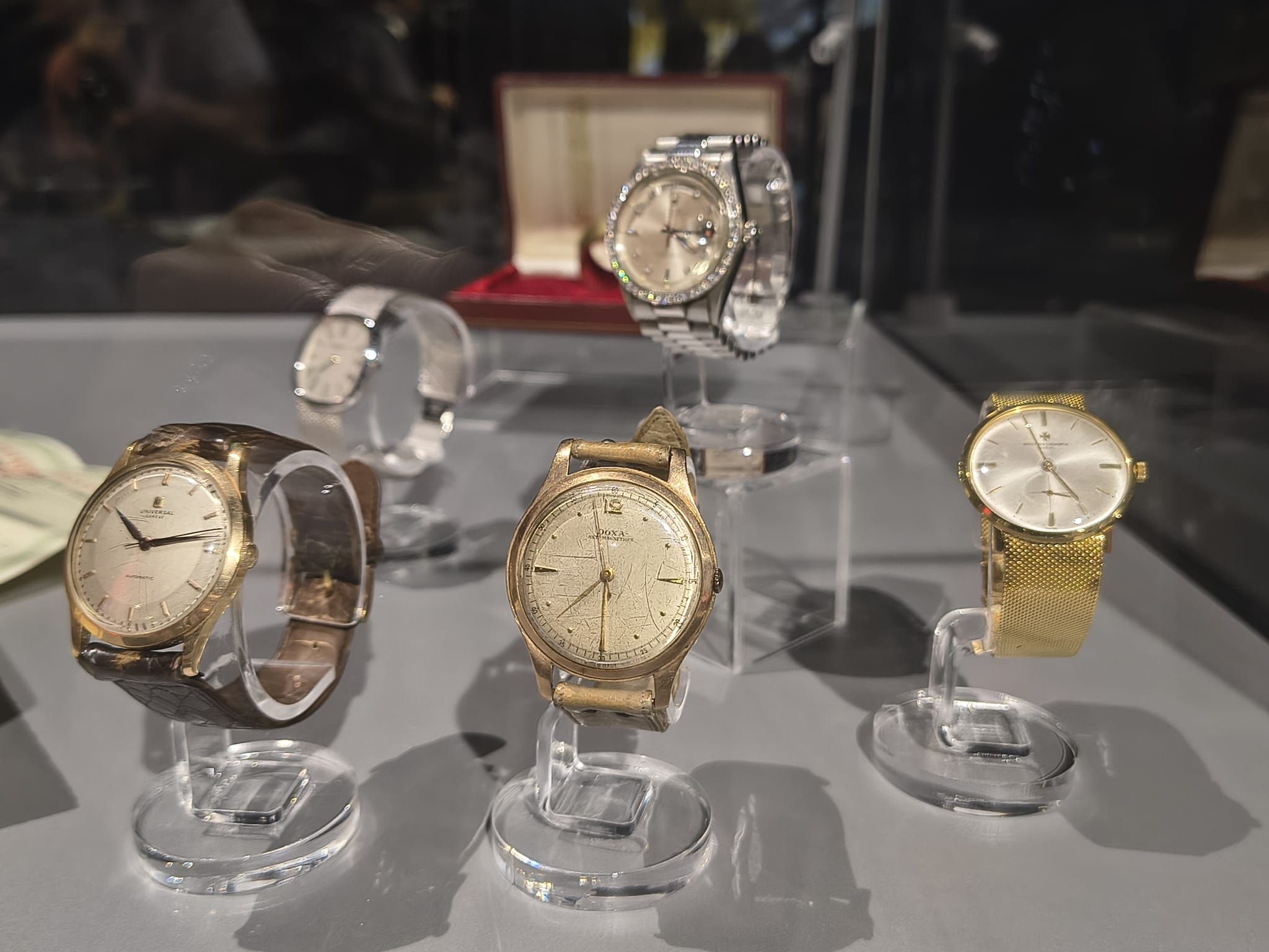 FOTO. Un CEAS, o POVESTE. Orologerie elvețiană la BNR. „Valori care rezistă timpului” marchează 115 ani de relații România-Elveția<br> - Poza 8