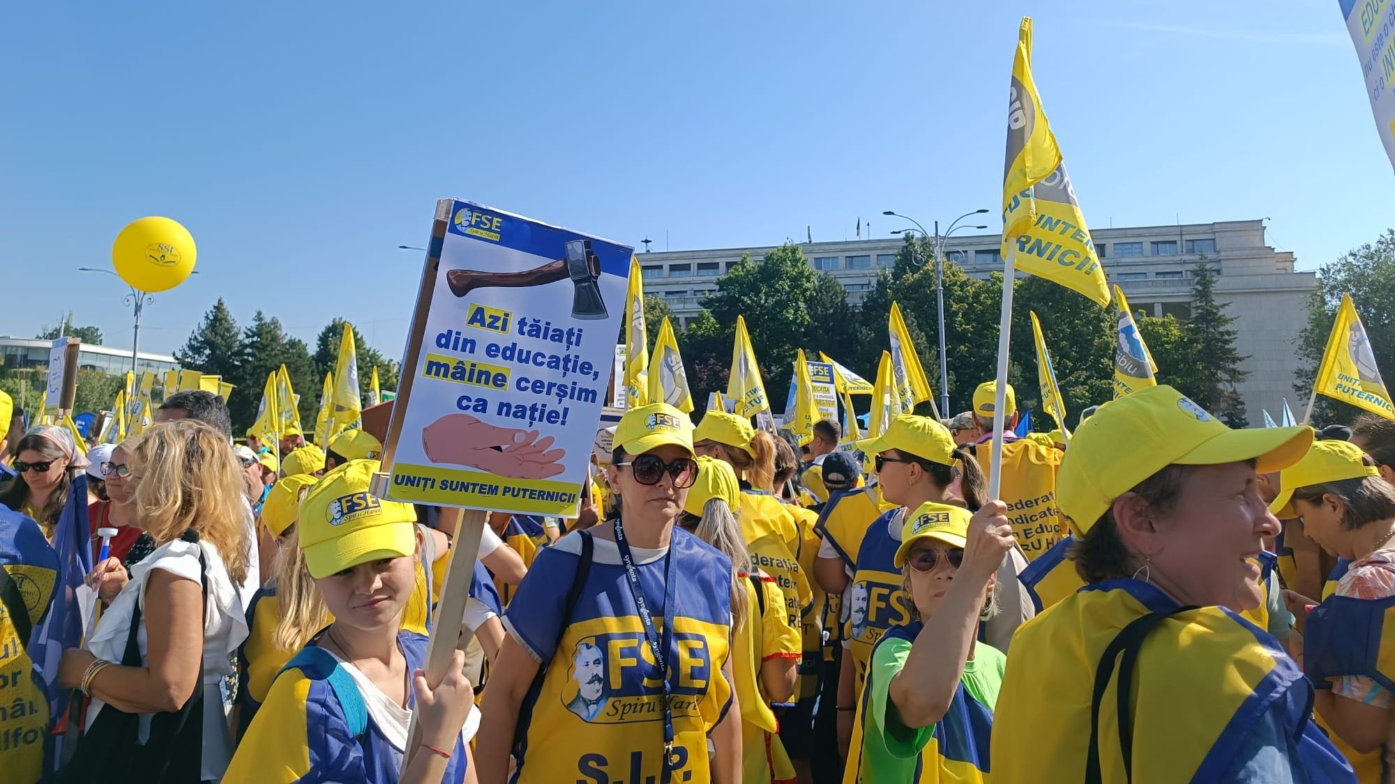 Guvernul Bolojan a amânat pentru 2026 plata hotărârilor judecătorești câștigate de profesori. Sindicaliști: Aceste sume nu sunt un „cadou”, ci un drept