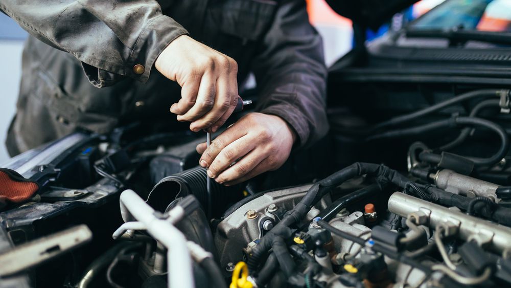 Majoritatea reparatiilor realizate in service-uri prin polita de asigurare RCA sunt cu piese auto second-hand de la dezmembrari