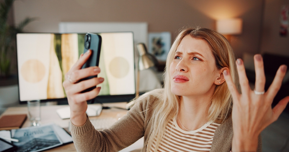 Noua țeapă care îi vizează pe românii care pleacă în vacanță. Mesajul de pe WhatsApp care îți poate goli contul bancar