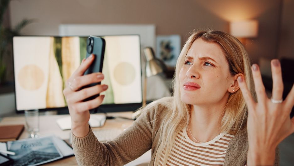 Noua țeapă care îi vizează pe românii care pleacă în vacanță. Mesajul de pe WhatsApp care îți poate goli contul bancar
