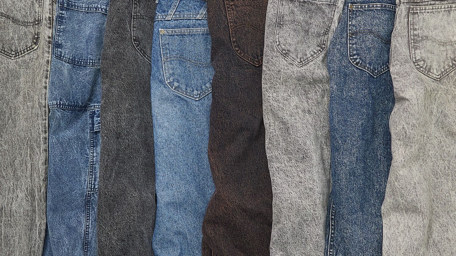 Kontoor Brands scoate Lee la vânzare, dar păstrează Wrangler
