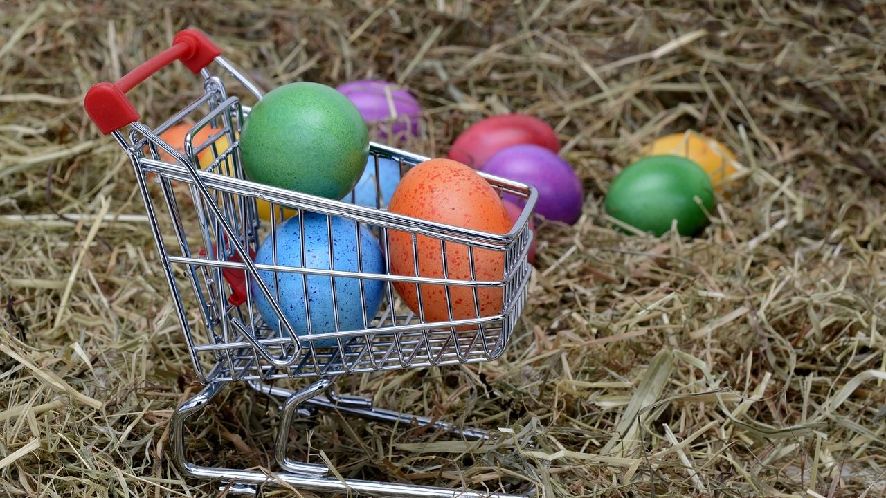 Cum să cheltuiești mai puțini bani pentru masa de Paște: 10 reguli de urmat la cumpărături