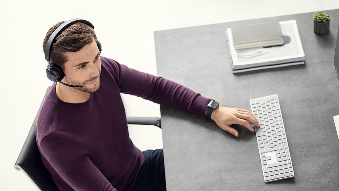 (P) Cum să alegi cele mai bune căști pentru munca la domiciliu