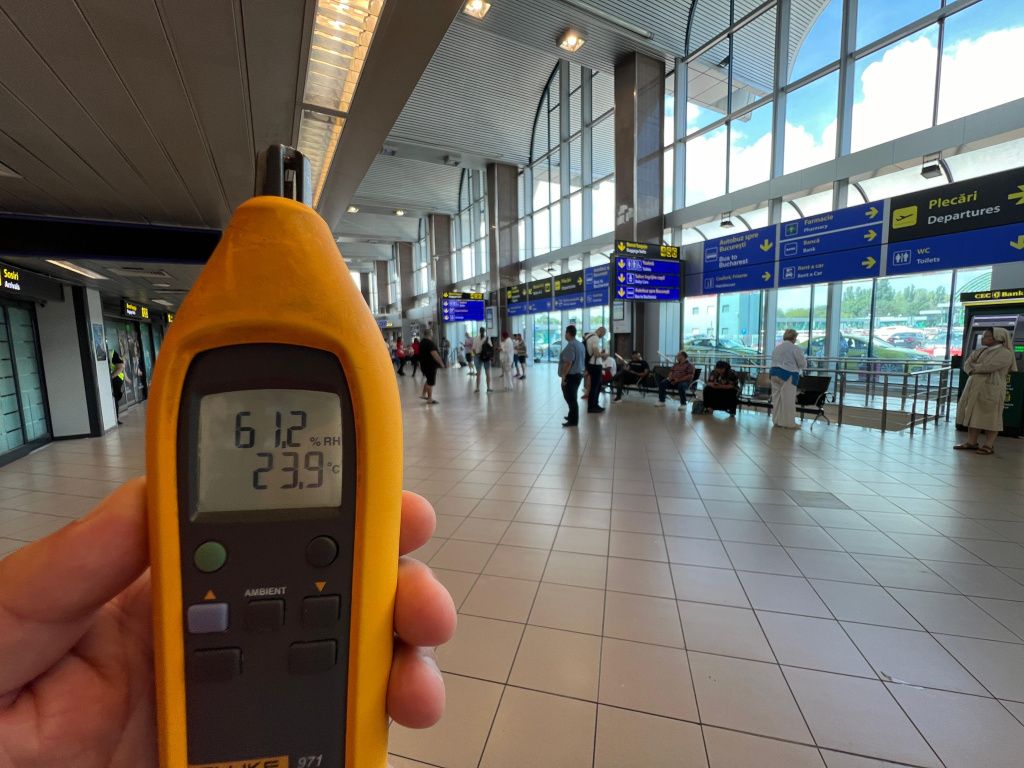 GALERIE FOTO: Se respiră din nou pe Aeroportul Henri Coandă. Sistemele de aer condiționat au fost - Imagine 2