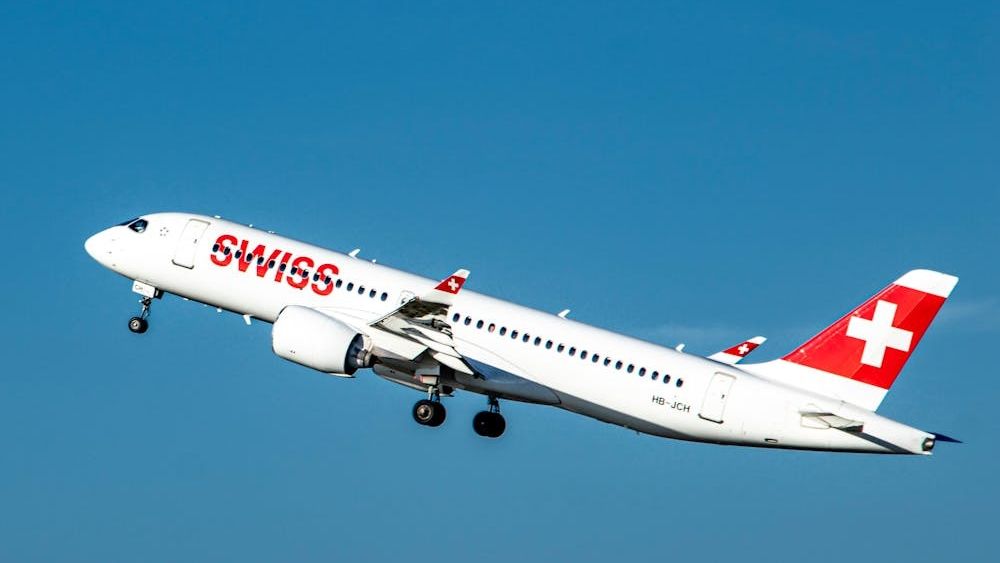 Ce s-a întâmplat la bordul aeronavei Bucureşti-Zurich care a aterizat de urgenţă în Austria