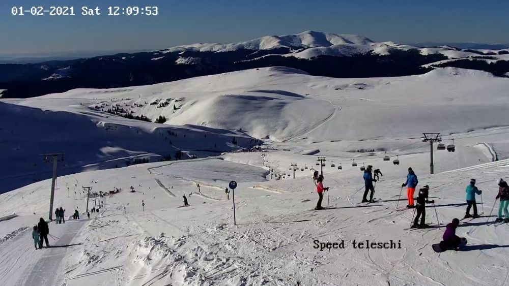 Amenzi de 3.000 de lei au fost aplicate turiştilor din Sinaia pentru nepurtarea măştii de protecţie