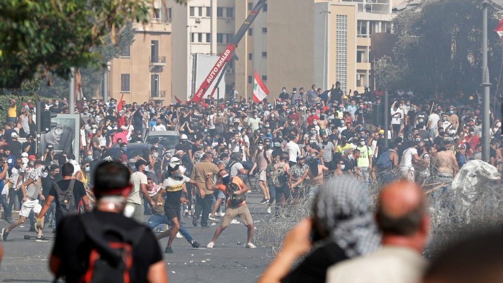 VIDEO Explozii în lanț în Beirut: mii de protestatari au ieșit pe străzi cerând revoluție