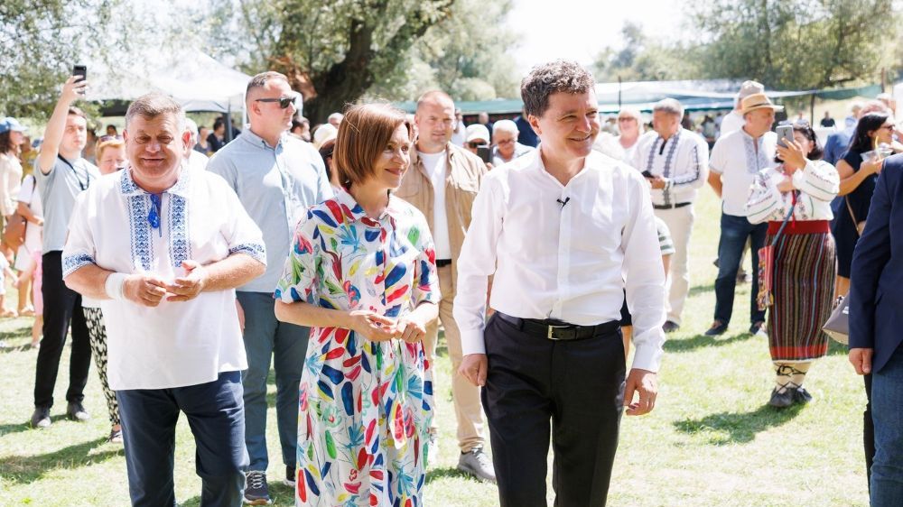 Nicușor Dan, alături de Maia Sandu, de Ziua Limbii Române