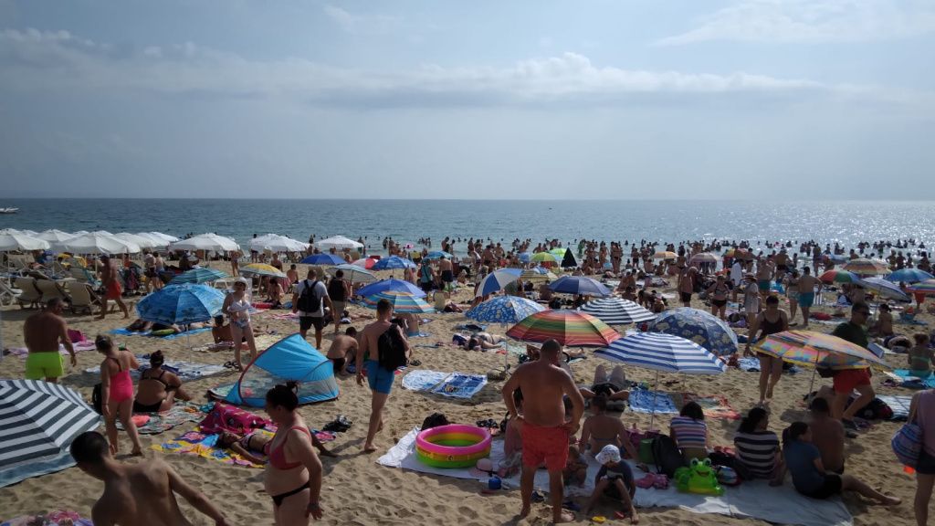 GALERIE FOTO | Golden Sands sau, mai degrabă, "žRomanian Sands": cât costa un sezlong într-una - Imagine 8
