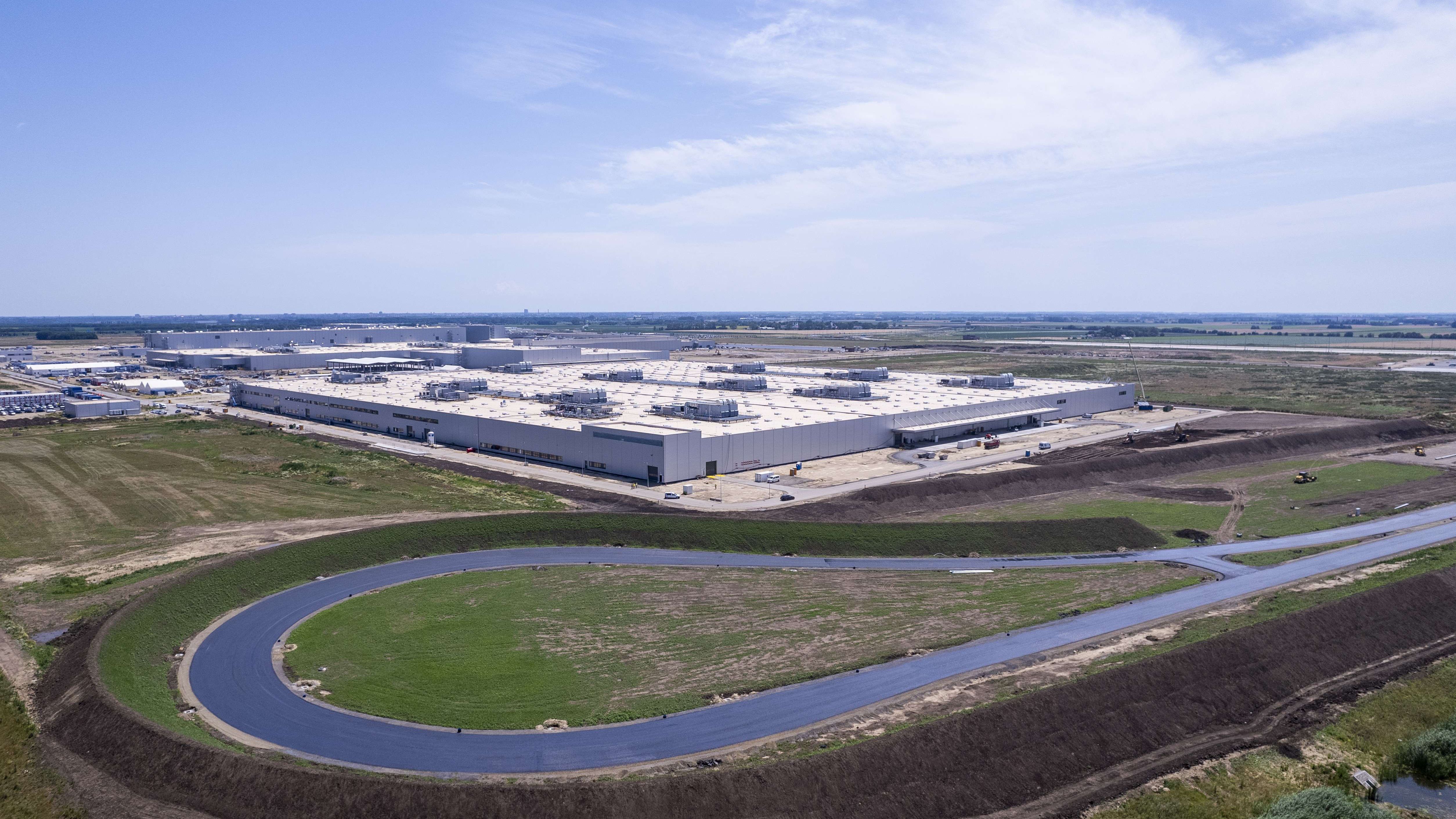 BMW a stabilit unde vor fi construite cele cinci fabrici de baterii pentru noile modele: Una va fi lângă România