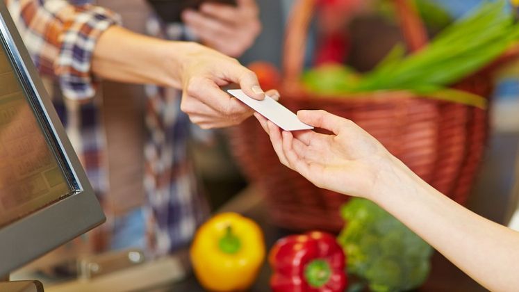 Serviciile financiare si alimentele, fruntase la reclamatii din partea consumatorilor