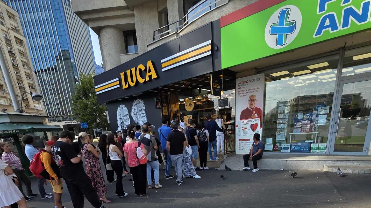 Cresc cozile la LUCA: covrigi și alte produse gratis de ziua lanțului de simigerii. Cum arată campania