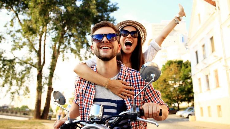 Paravion.ro: Romanii platesc in medie 320 euro pentru 8 martie in strainatate