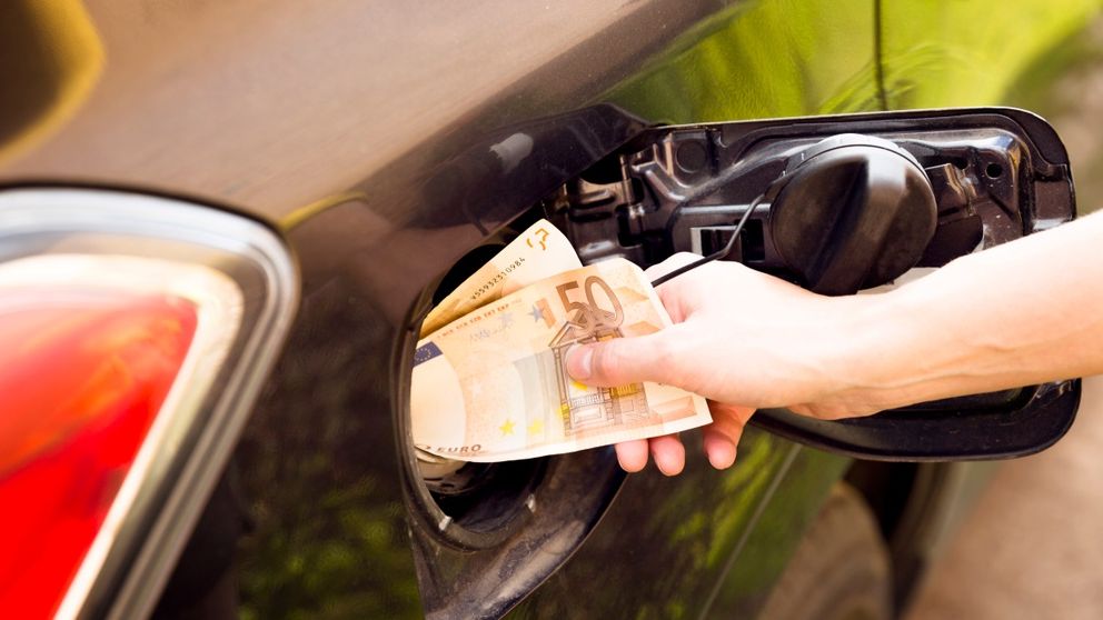 MOL încearcă să îi liniștească pe maghiarii care aleargă după benzină