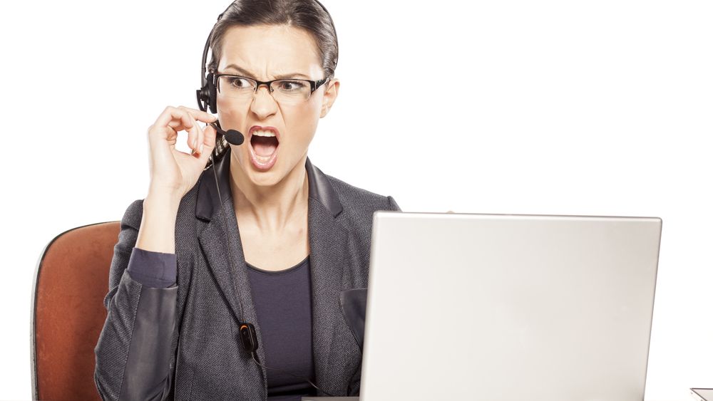 Proiect: Românii care sună în call-center trebuie să primească răspuns în maximum 5 minute