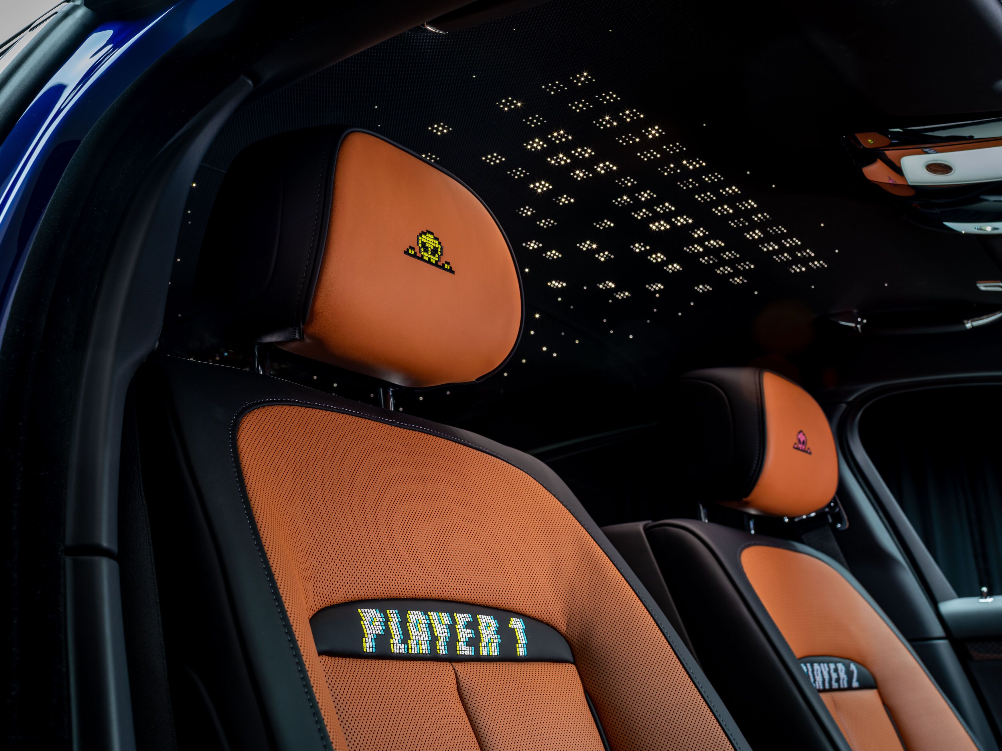 FOTO | Rolls-Royce dă în mintea copiilor. Cum arată noul Black Badge Ghost inspirat din lumea jocurilor video - Poza 3
