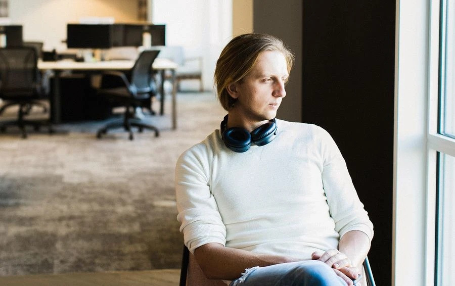 Revolut vrea să îi permită CEO-ului Nik Storonsky să împrumute 250 mil. dolari garantând cu acțiuni ale propriei companii
