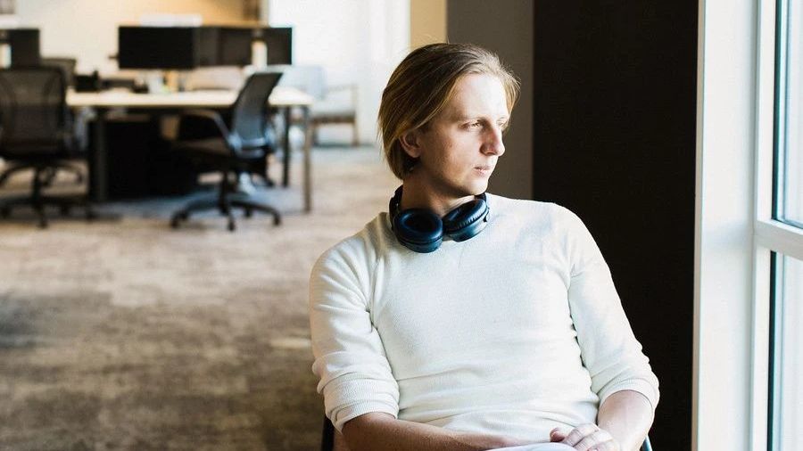 Revolut vrea să îi permită CEO-ului Nik Storonsky să împrumute 250 mil. dolari garantând cu acțiuni ale propriei companii