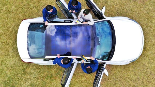 Hyundai si Kia vor introduce panouri solare pe plafonul unor modele: sistemul, disponibil inclusiv pentru masini cu motoare termice