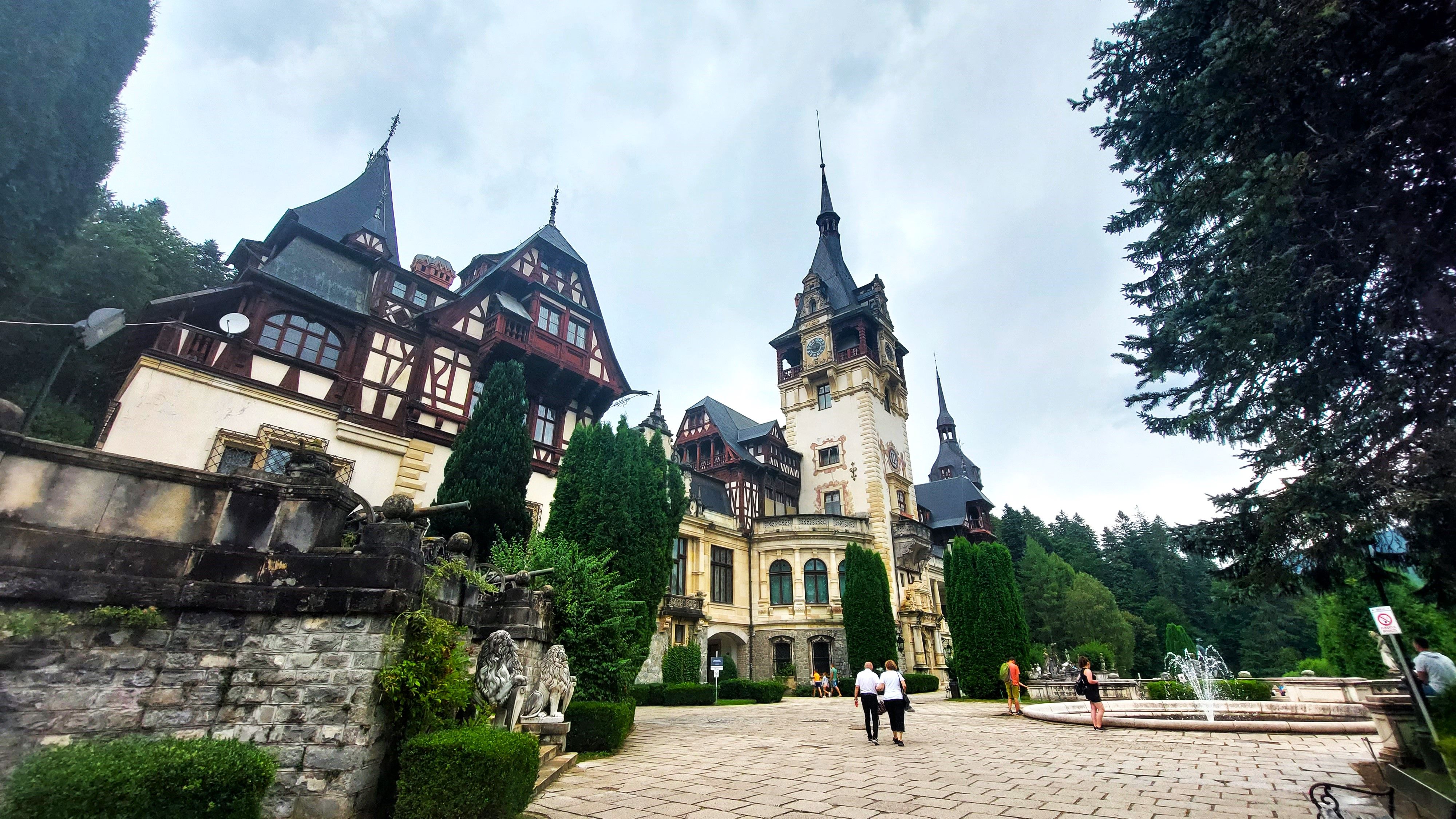 GALERIE FOTO | O vizită la Domeniul Regal Peleș. Cum arată șantierul noii unități de cazare și complexul regal