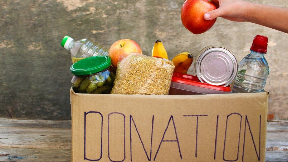 Lidl colecteaza alimente pentru persoane defavorizate in 12 magazine din tara, inainte de Sarbatori