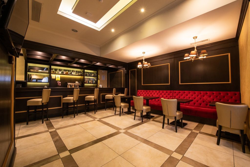 Hotelul Ambasador din Capitală are un nou proprietar! Hotelul va fi renovat și deschis sub un alt - Imagine 2