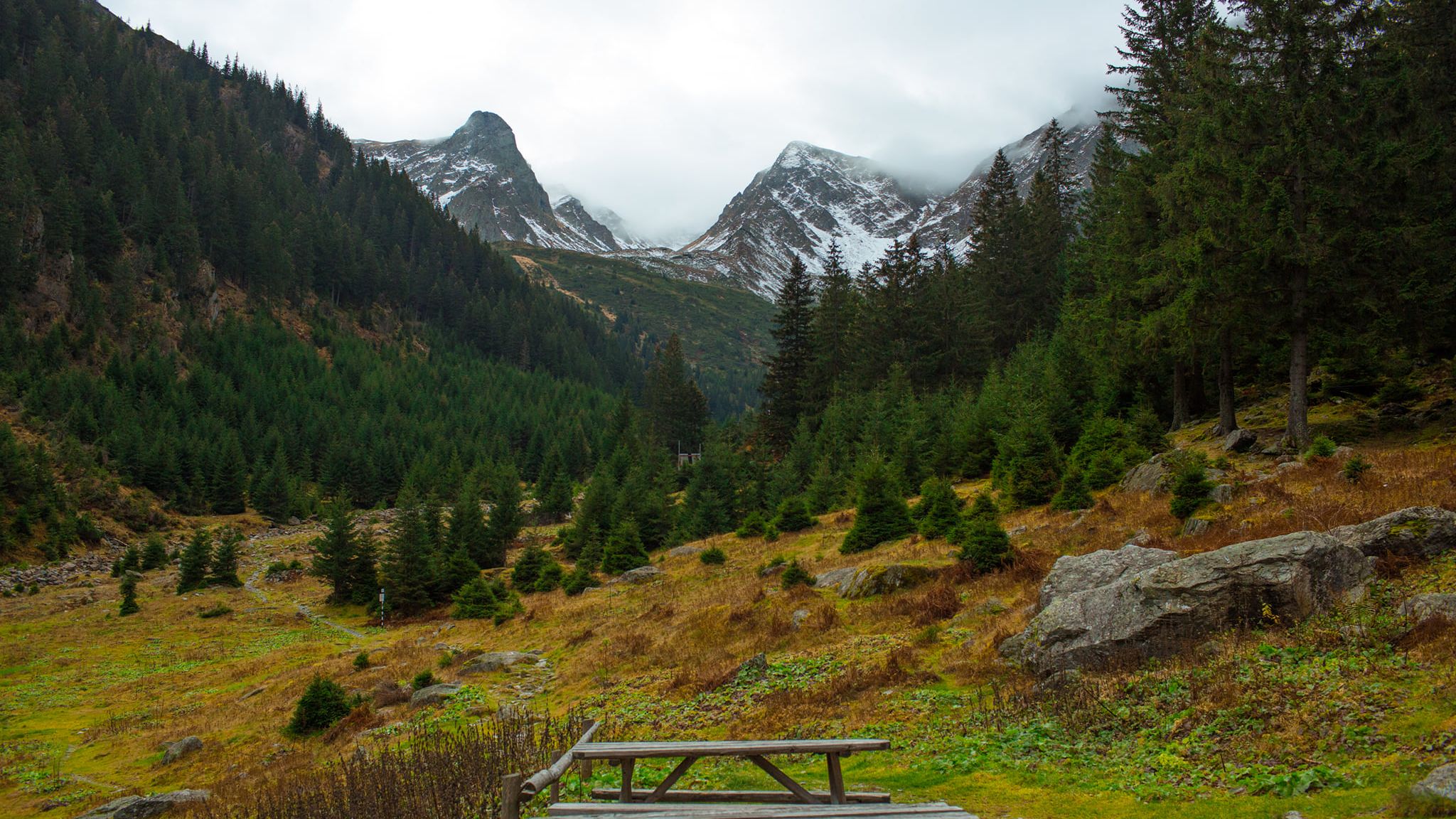 Primar din județul Brașov: Ne străduim să ieșim din noroiul satului românesc
