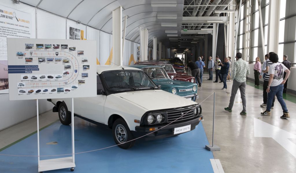 [FOTO] Colecția Dacia de care puțini știu: Cum arată "žmuzeul" de la Titu - Imagine 8
