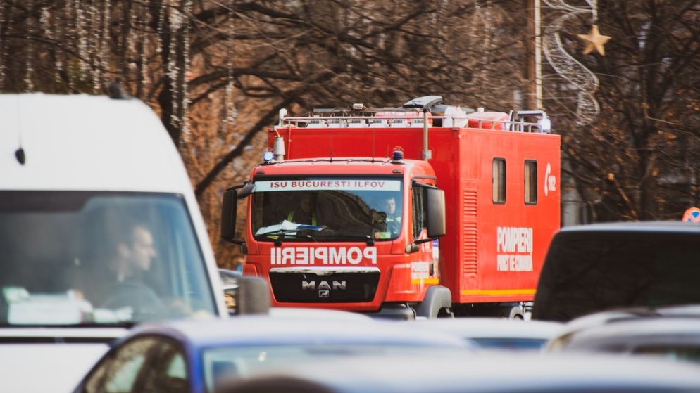 ISU: Explozia de la Călimănești a avut loc după ce muncitorii au lovit conducta de gaze