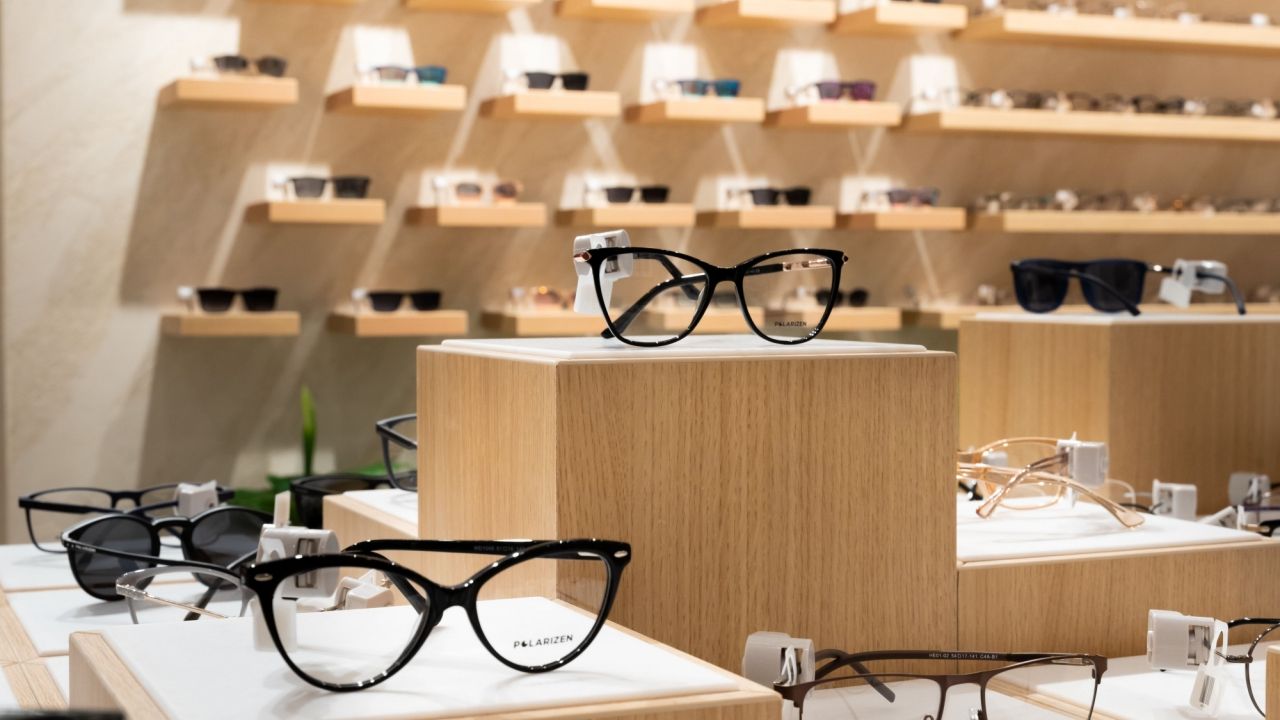 Lensa deschide un nou showroom și anunță Black Friday începând cu 1 noiembrie