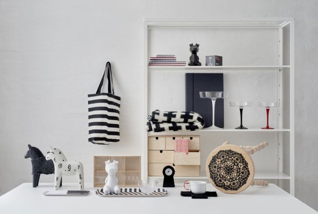 Imagine cu produse aflate in magazinul din muzeul IKEA.