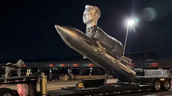 Investitorii crypto fac haz de Elon Musk cu o statuie de metal ciudată, care îl înfățișează cu corp de capră, călare pe rachetă