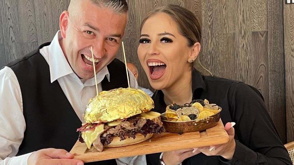 Transylvania Steak House, cel mai scump restaurant din Cluj, a creat burgerul de 6.200 de euro pentru Untold