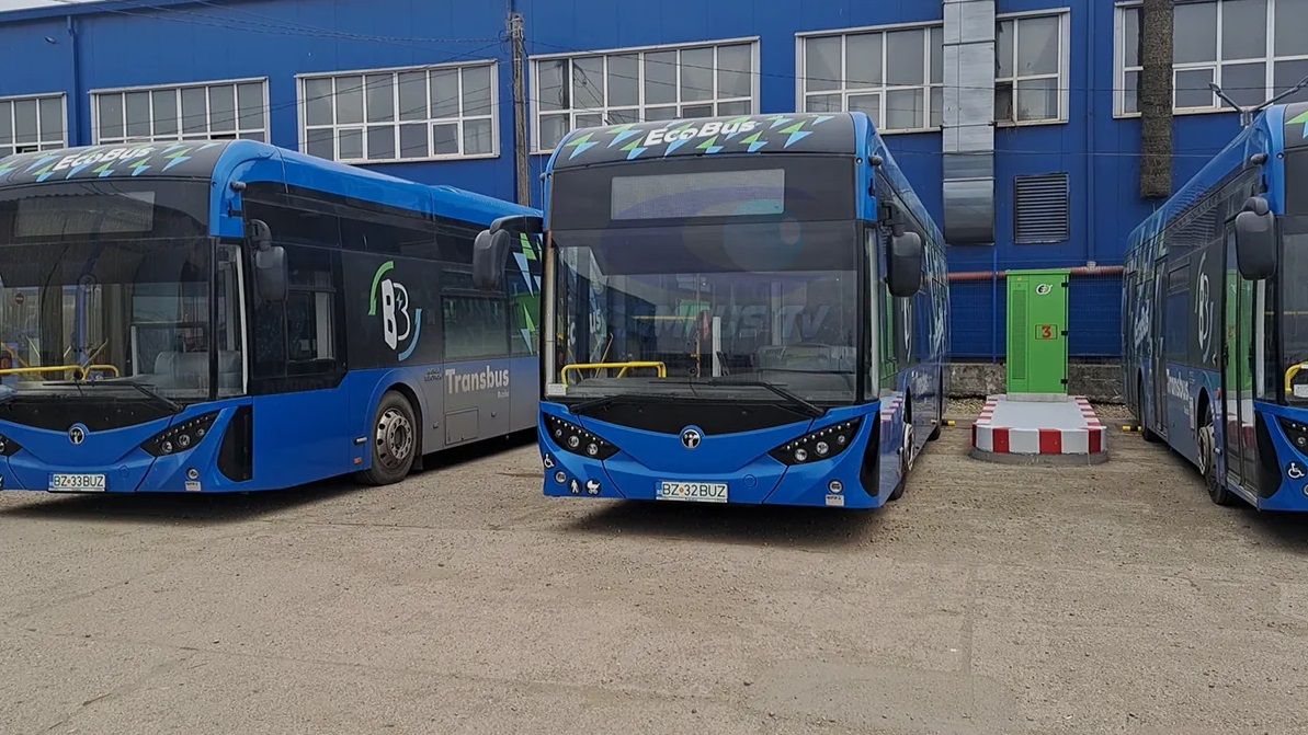 Buzăul a cumpărat 13 autobuze electrică ce „stau de vorbă” cu semafoarele