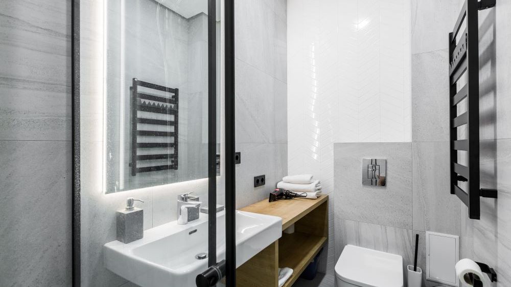 Sfaturi pentru amenajarea unei băi mici