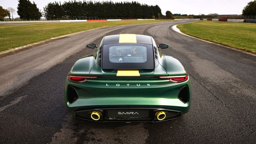 [FOTO] Lotus lansează o versiune specială a modelului Emira în cinstea lui Jim Clark - Imagine 2