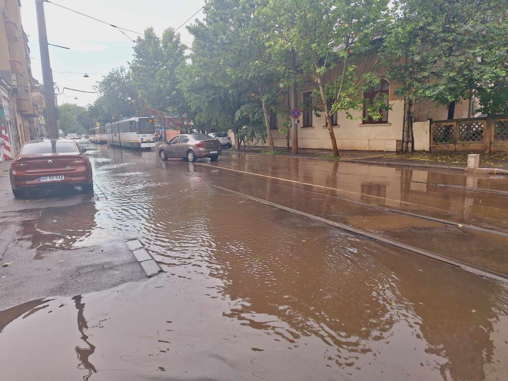 Furtună cu grindină în Capitală: Bucureștenii, dar și RO-ALERT-ul, luați prin surprindere - Imagine 8