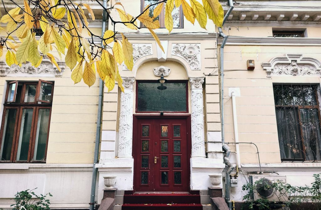 Vilă antebelică din centrul Capitalei, scoasă la închiriat - Imagine 9