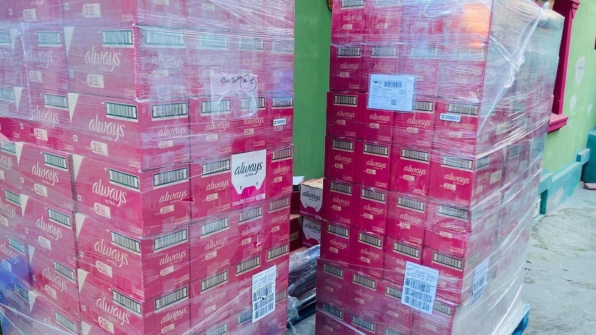 Always donează 42.000 de absorbante pentru femeile defavorizate, beneficiare ale Asociației Pe Stop