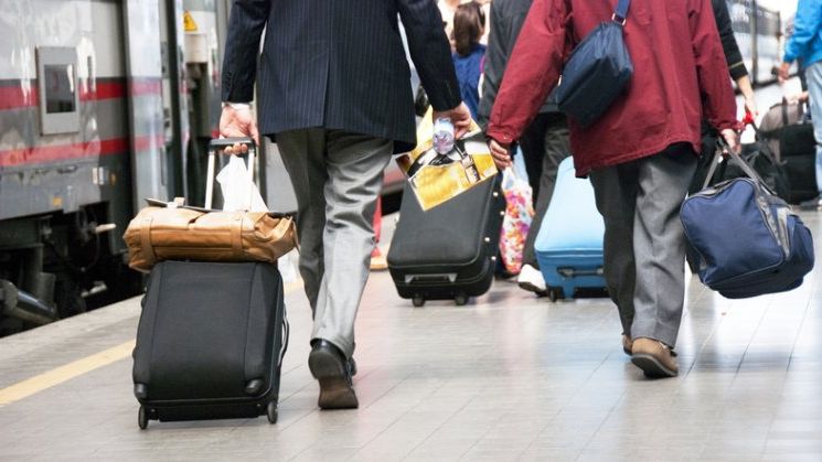 CFR Calatori: 99 de trenuri sunt anulate joi in sudul si estul tarii