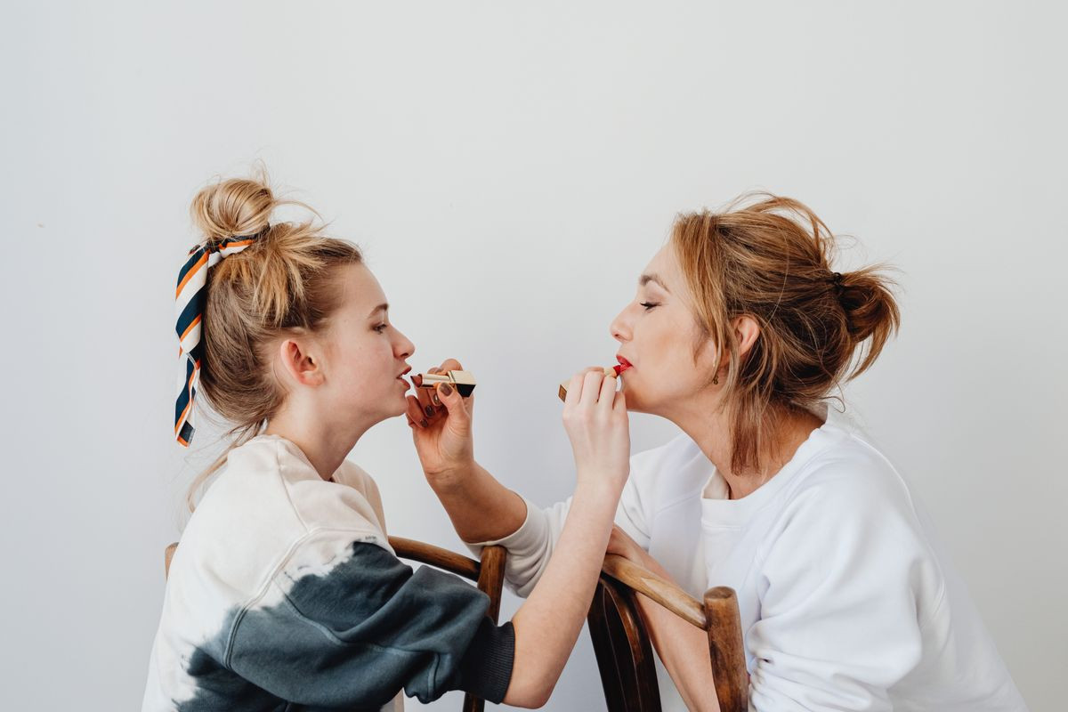 Rujul bate geanta de lux: L’Oréal depășește LVMH și devine cea mai valoroasă companie listată din Franța