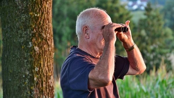 Cine n-are angajati sa-si caute pensionari!