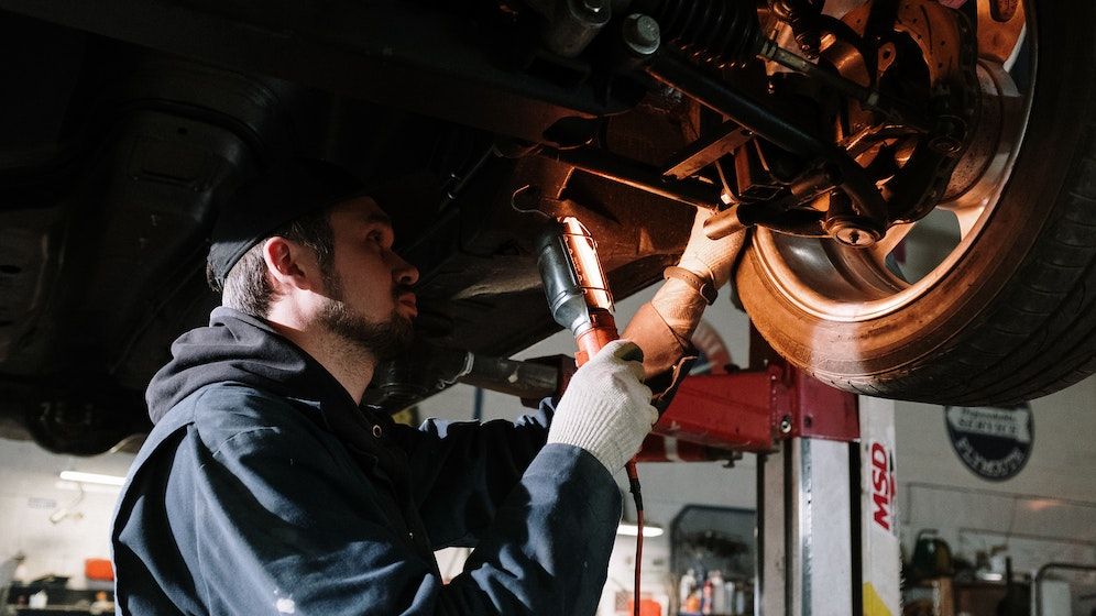 UE oferă sprijin pentru angajații din industria auto, inclusiv pentru cei din România