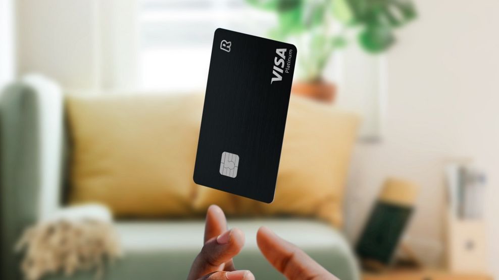 Revolut lansează tonomate care emit gratuit carduri de debit