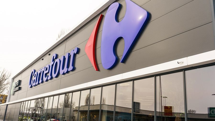 Carrefour: Din cauza inflației, românii cumpără mai puțin, dar mai des