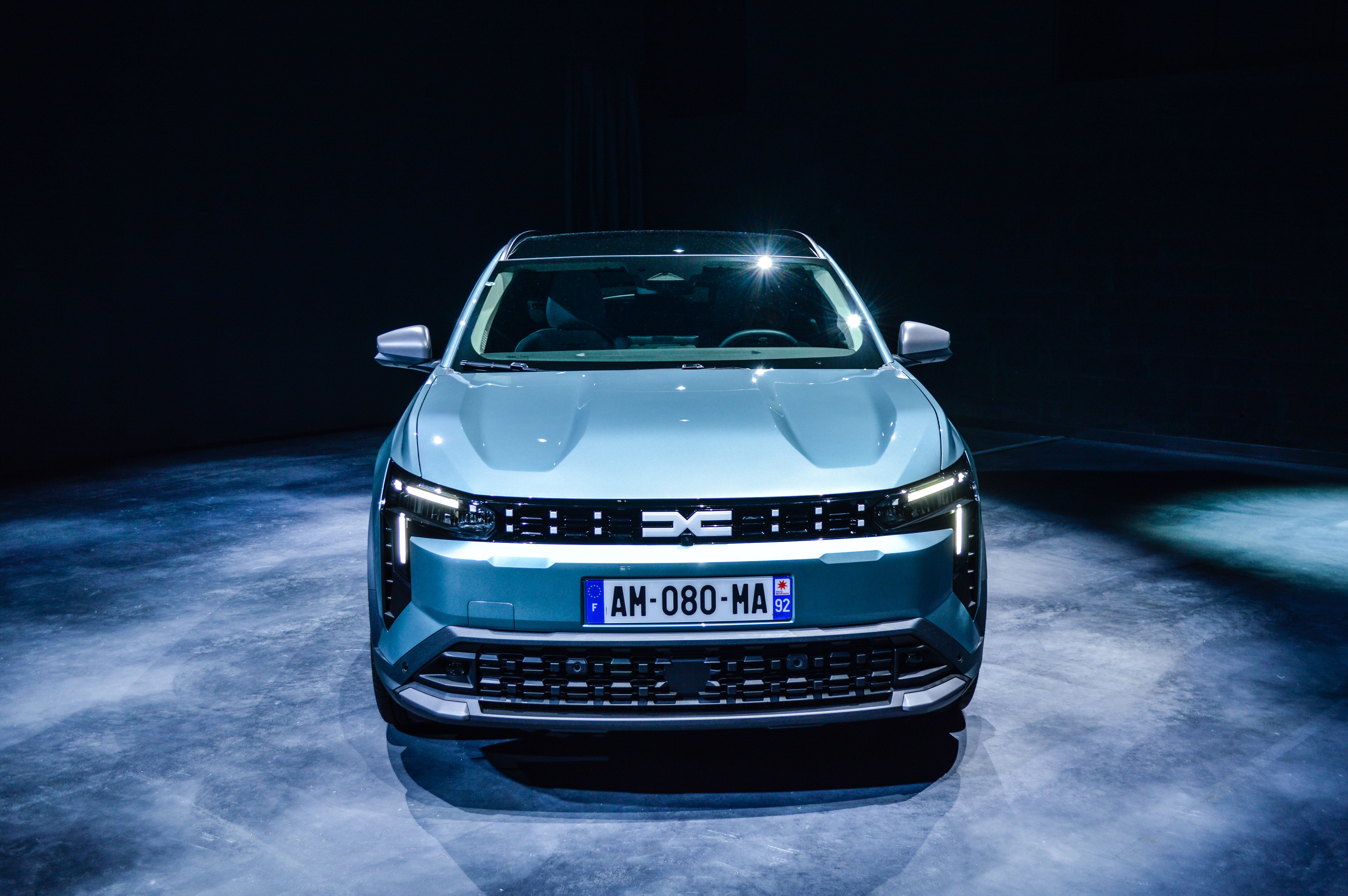 FOTO | Totul despre noua Dacia Striker, modelul de sub 25.000 de euro cu care românii vor să „marcheze” în poarta Skoda și Volkswagen - Poza 1