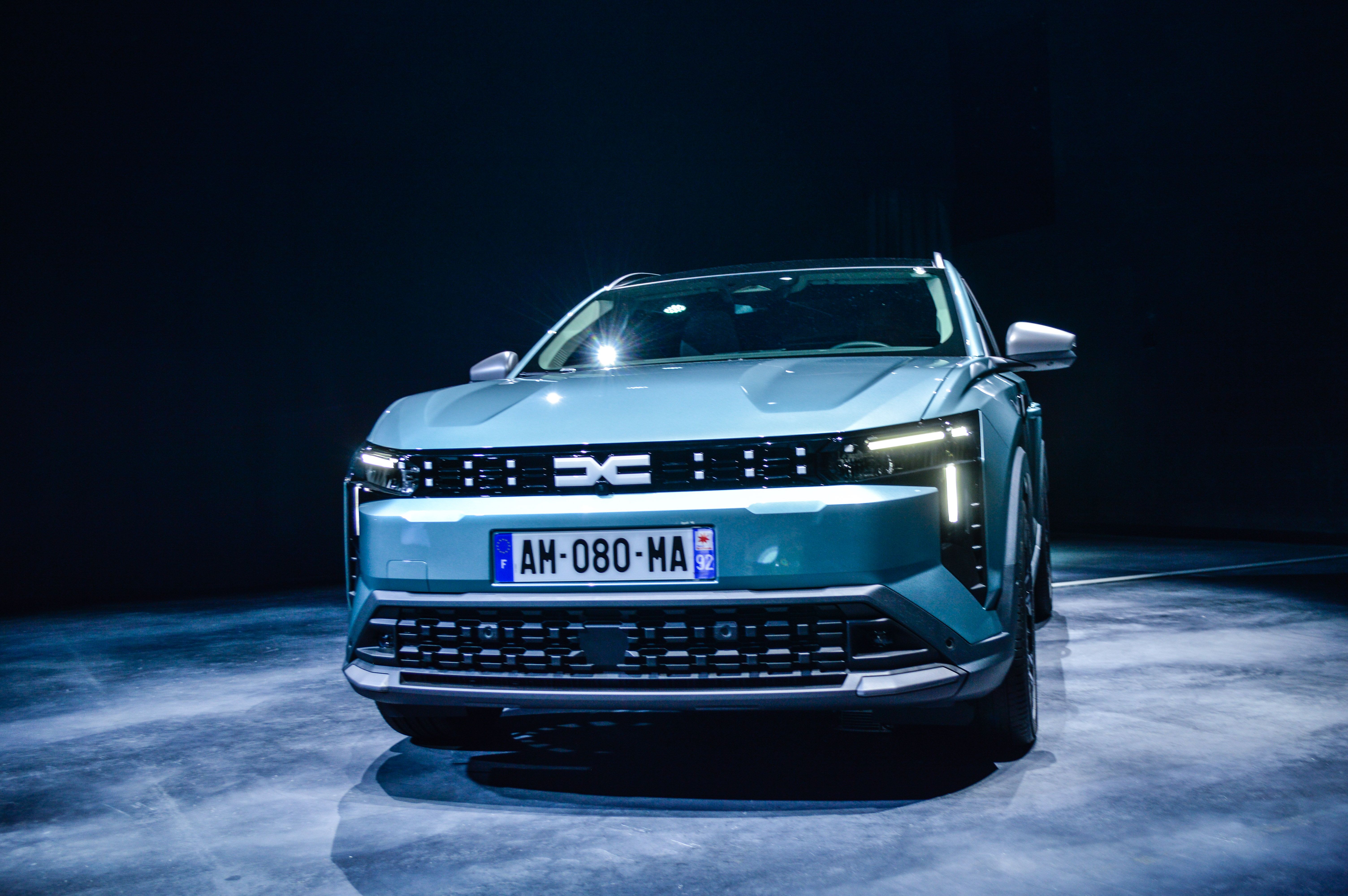 FOTO | Totul despre noua Dacia Striker, modelul de sub 25.000 de euro cu care românii vor să „marcheze” în poarta Skoda și Volkswagen - Poza 2